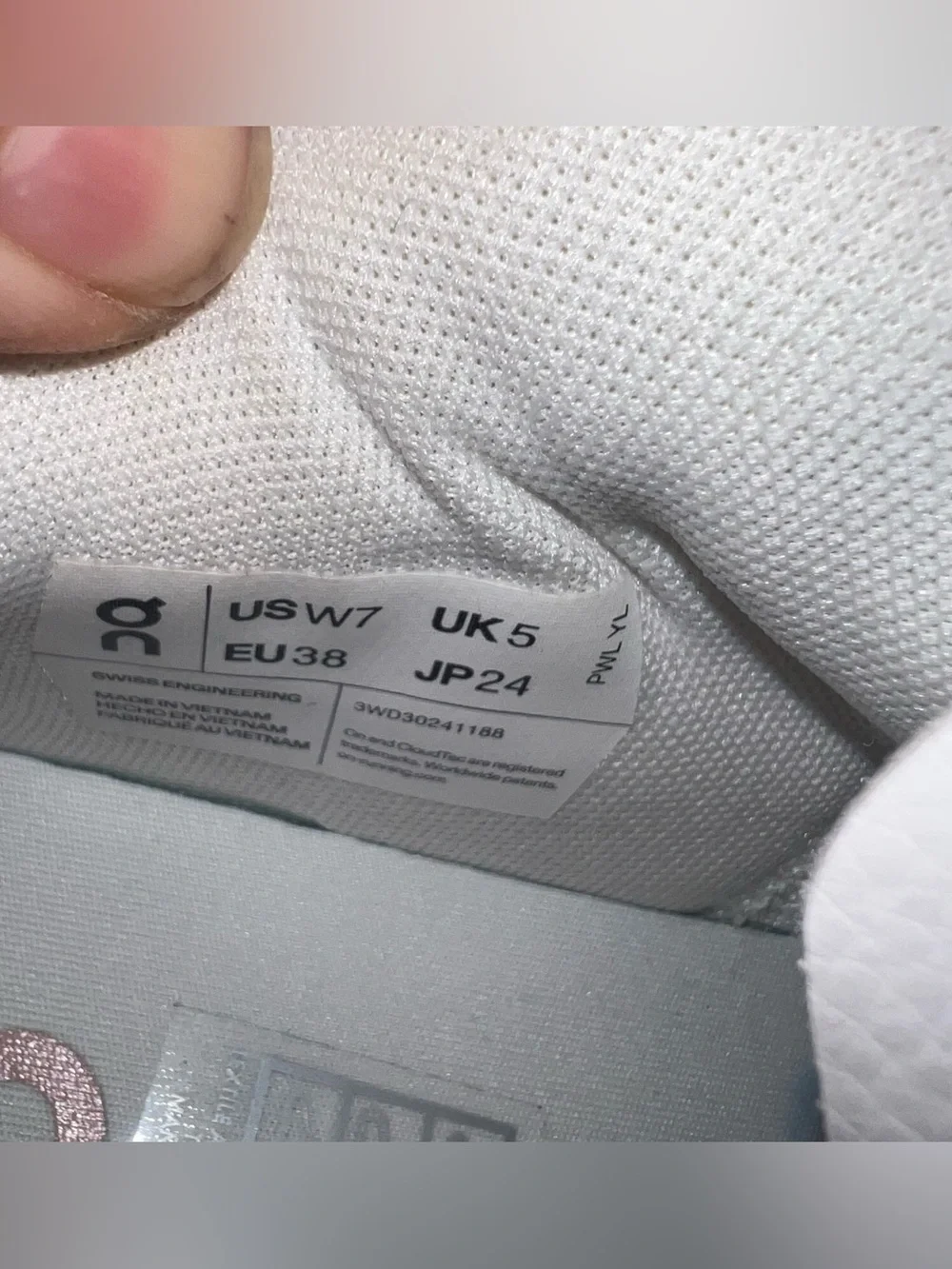 On Cloud The Roger Centre Court Sneakers Shoes Size Womens US 7 White Woodrose
